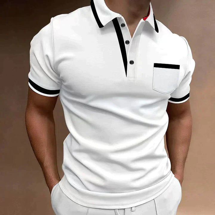 "Polo ajusté homme avec détails contrastés noirs, manches courtes et col à boutons, élégant et stylé pour un look soigné."