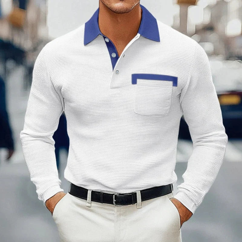 Polo d'été pour homme en tissu léger respirant, moderne, blanc, idéal pour rester élégant et frais par temps chaud.