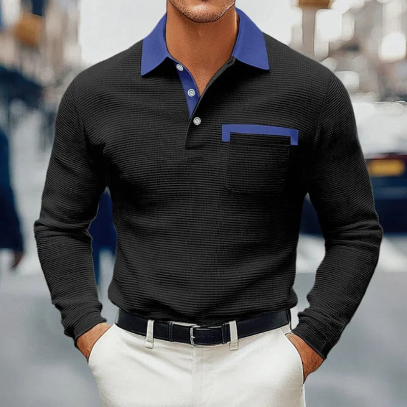 Polo d'été pour homme en tissu léger respirant, moderne, blanc, idéal pour rester élégant et frais par temps chaud.