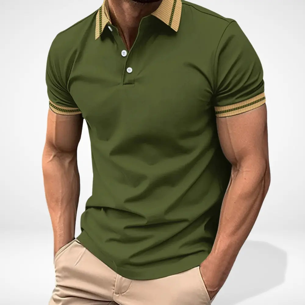 "Polo homme manches courtes col contrasté, design élégant, idéal pour un style casual chic estival."