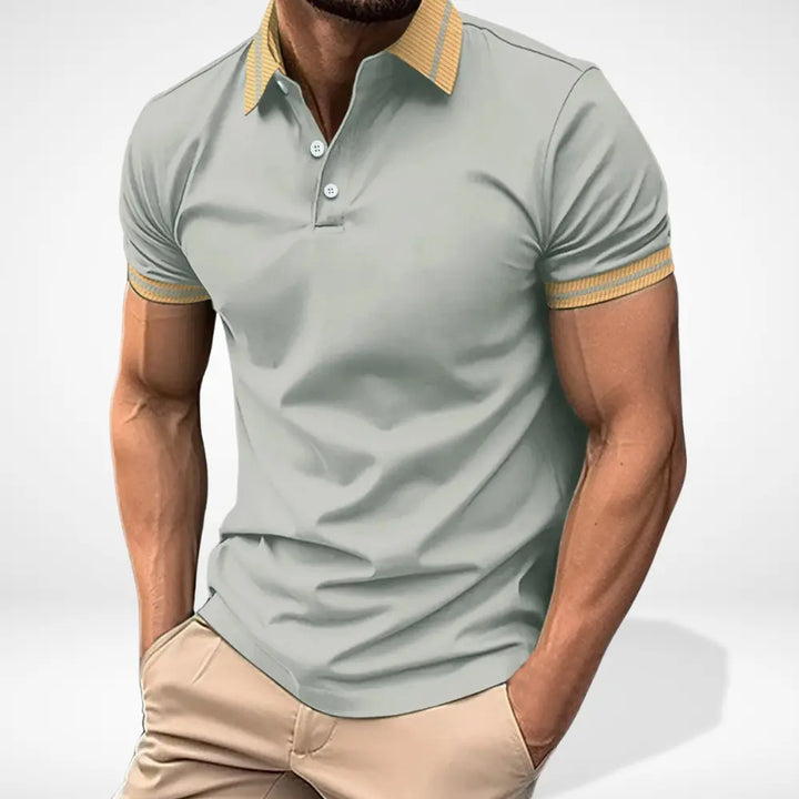 "Polo homme manches courtes col contrasté, design élégant, idéal pour un style casual chic estival."