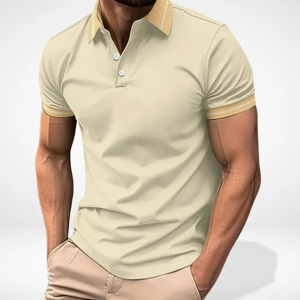 "Polo homme manches courtes col contrasté, design élégant, idéal pour un style casual chic estival."