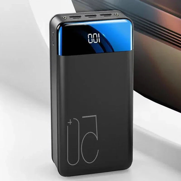 "Power Bank 100 000mAh, compacte avec ports USB, design moderne noir pour voyages et urgences"