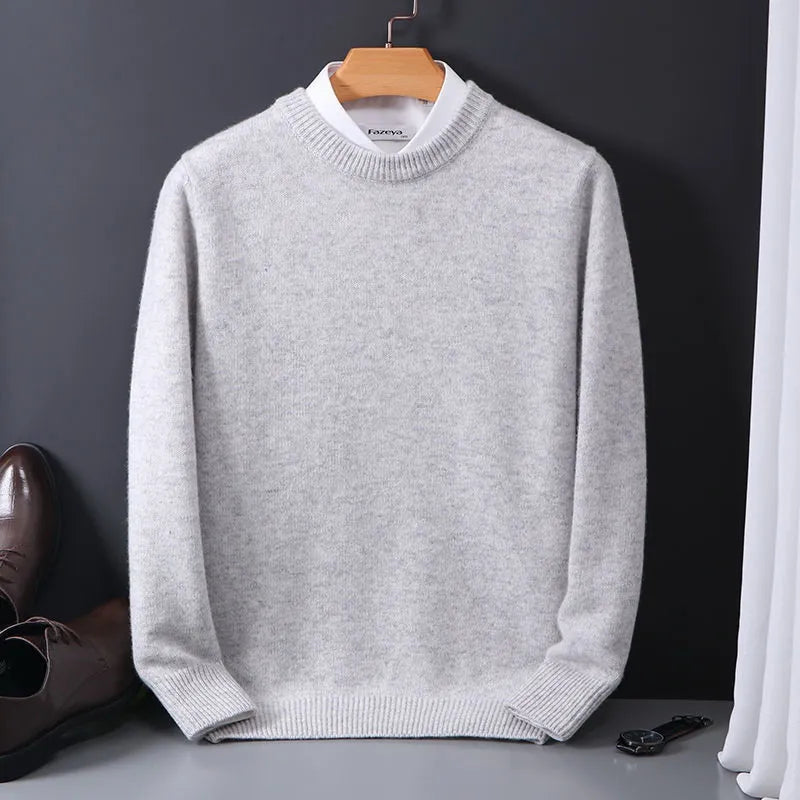 "Pull cachemire homme gris, doux et élégant, parfait pour l'hiver. Confort supérieur et design intemporel."