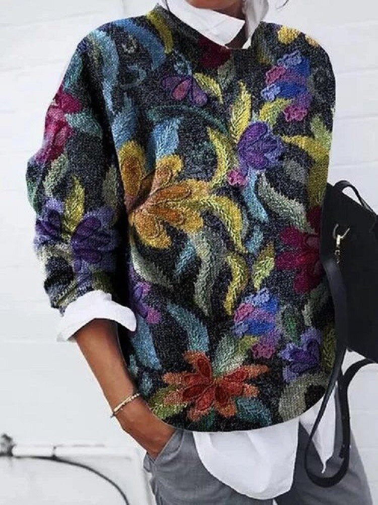 "Pull chic naturel avec motif floral délicat, coton mélangé, coupe flatteuse, idéal pour élégance quotidienne féminine."