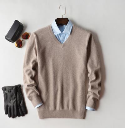 Pull en cachemire pour homme, couleur unie, texture douce, col rond, manches longues, élégance et confort haut de gamme.