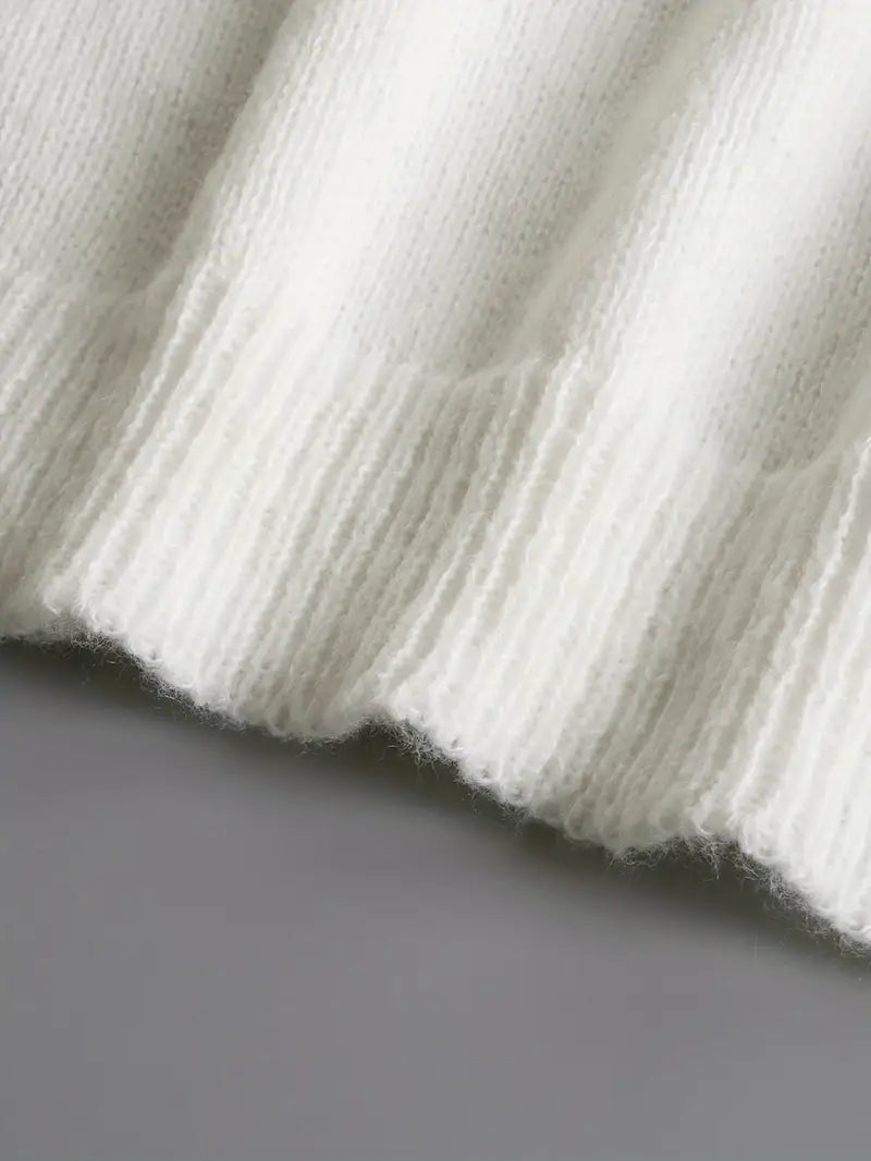 "Pull femme printemps col V en coton blanc, coupe ajustée élégante et légère, idéal pour tenues décontractées ou habillées."