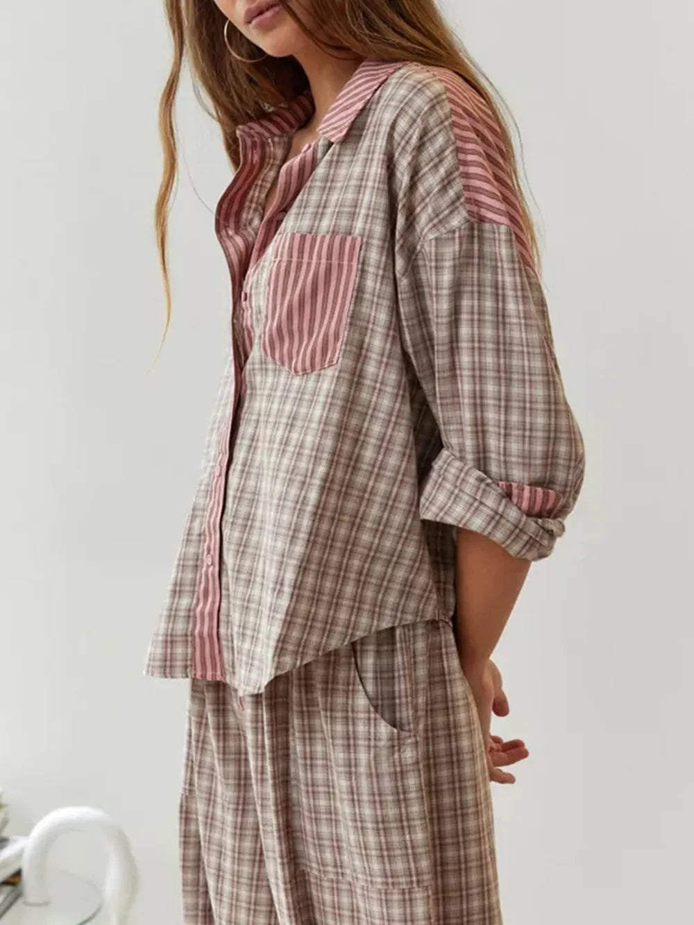 "Pyjama chaud et confortable en tissu doux, coupe ample, parfait pour toutes saisons et soirées cocooning."