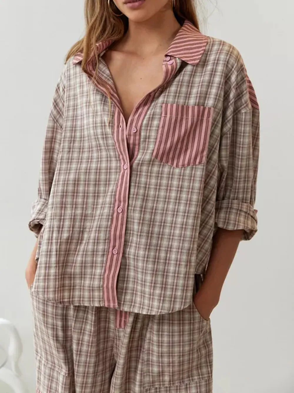 "Pyjama chaud et confortable en tissu doux, coupe ample, parfait pour toutes saisons et soirées cocooning."