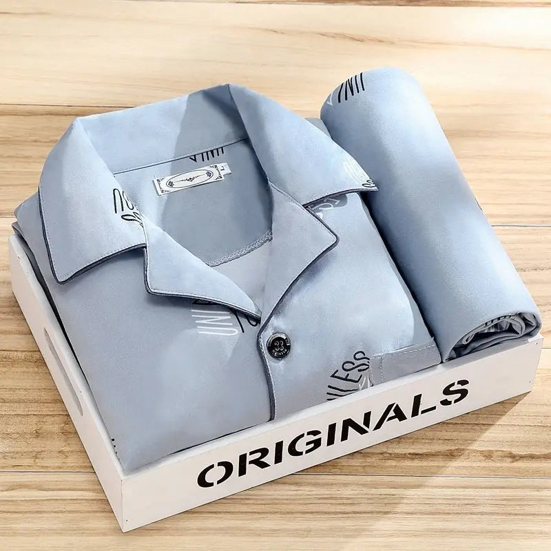 "Pyjama rayé élégant pour homme, design moderne, confort optimal, tissus doux, idéal pour soirées fraîches"