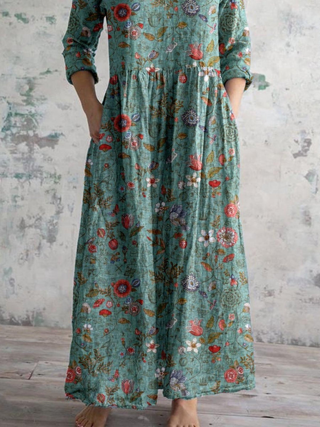 Robe d'été élégante en coton, teintes vibrantes, design aéré, idéale pour les journées chaudes, confort et style assuré.