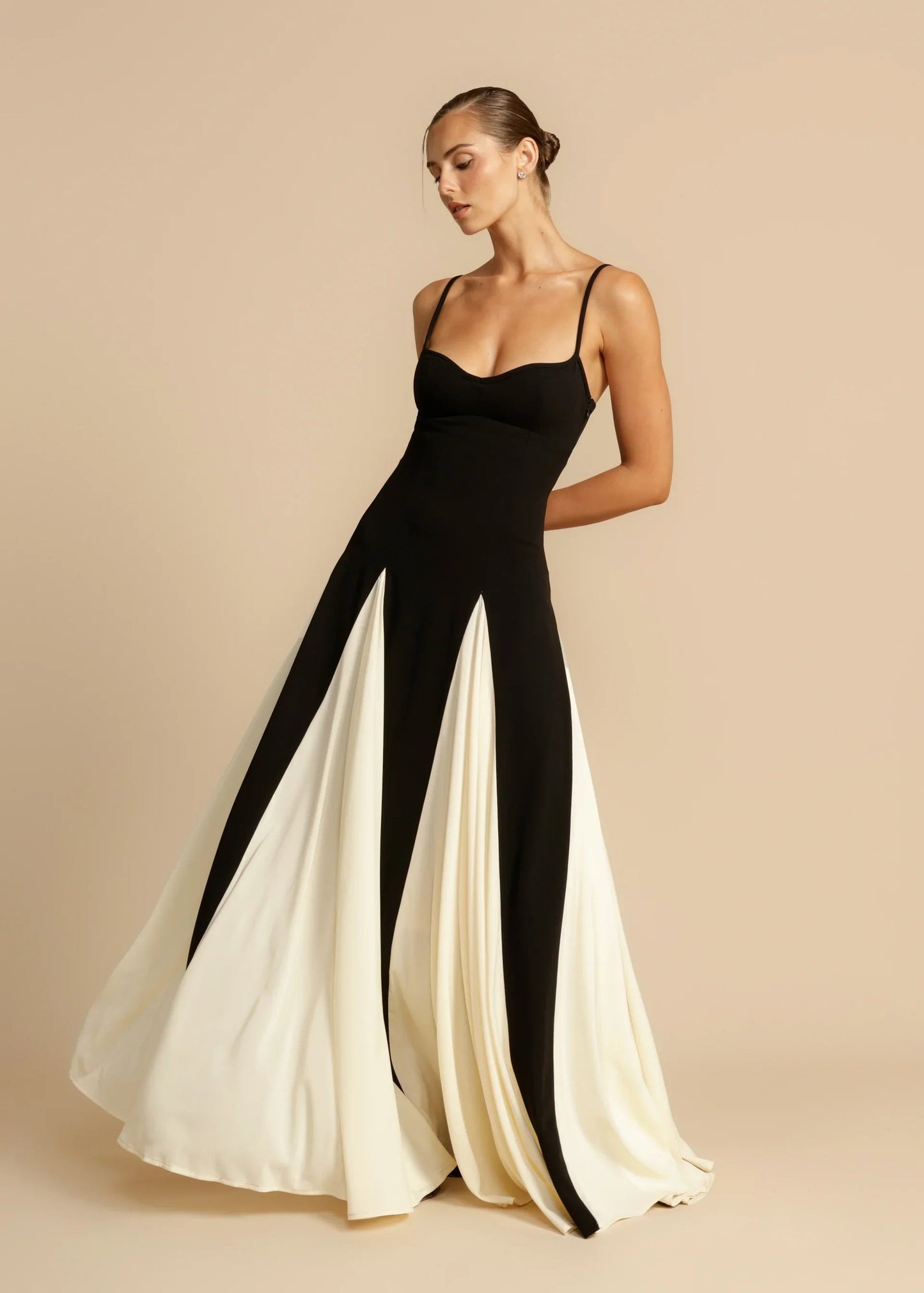 Robe longue chic à motifs blocs colorés, coupe moderne et élégante, idéale pour toutes occasions, confort inégalé.