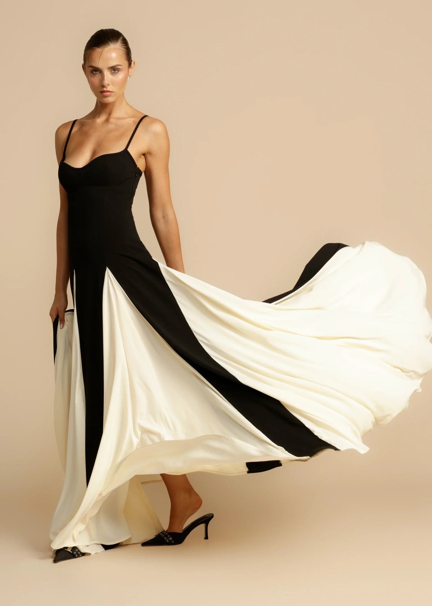Robe longue chic à motifs blocs colorés, coupe moderne et élégante, idéale pour toutes occasions, confort inégalé.