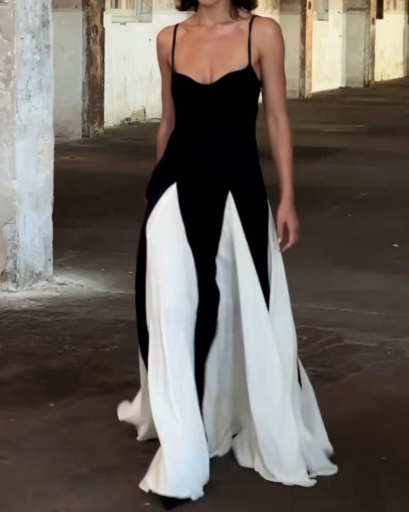 "Robe longue élégante noir et blanc en viscose avec fines bretelles pour femme, contraste moderne et fluide."