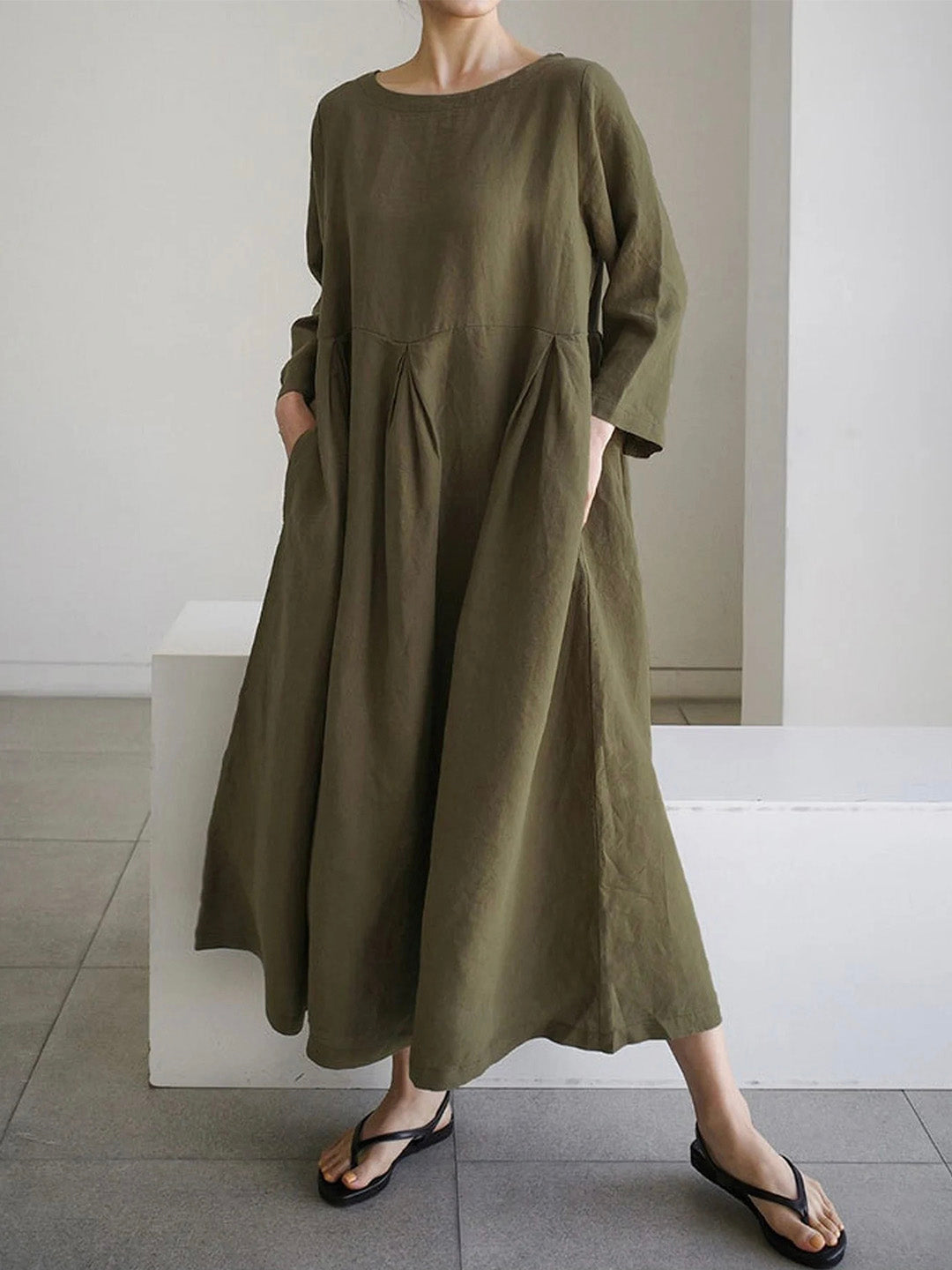 "Robe longue en lin beige, coupe ample idéale pour été, style décontracté et élégant avec manches 3/4, parfait pour femmes."