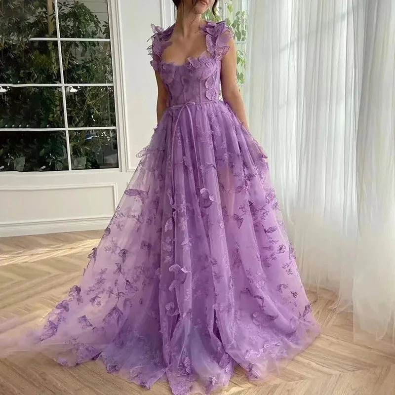 "Robe longue en tulle à volants, style raffiné et féminin, idéale pour mariages et occasions spéciales, couleur pastel."