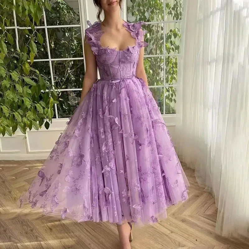 "Robe longue en tulle à volants, style raffiné et féminin, idéale pour mariages et occasions spéciales, couleur pastel."