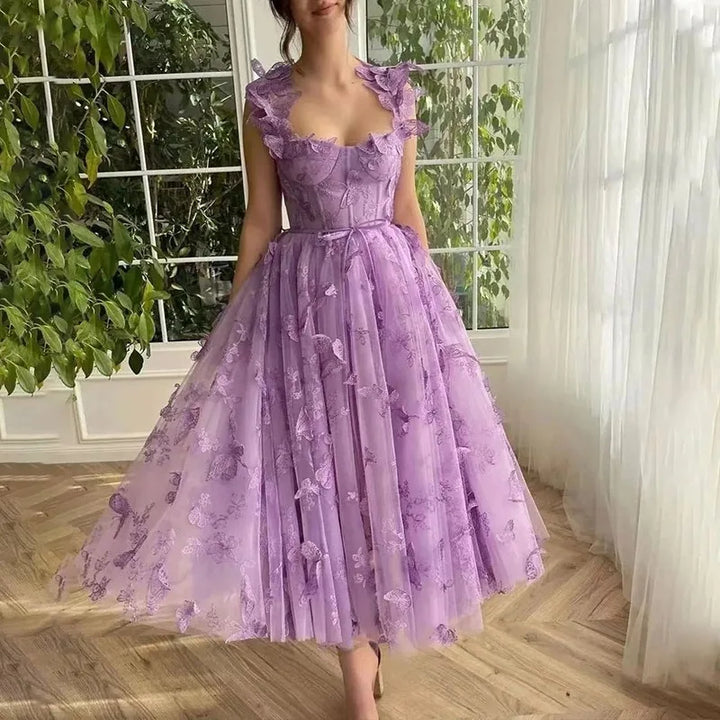 "Robe longue en tulle à volants, style raffiné et féminin, idéale pour mariages et occasions spéciales, couleur pastel."