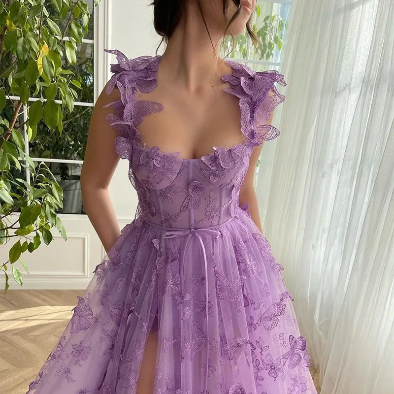 "Robe longue en tulle à volants, style raffiné et féminin, idéale pour mariages et occasions spéciales, couleur pastel."