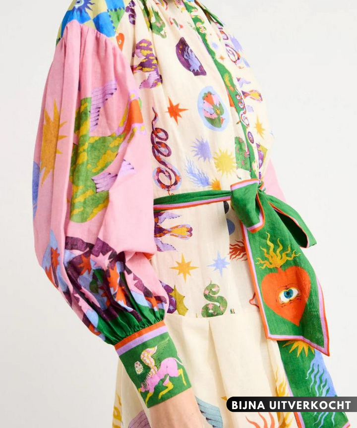 Robe longue maxi femme Merle avec motifs multicolores, silhouette élégante, allure méditerranéenne chic et fluide.