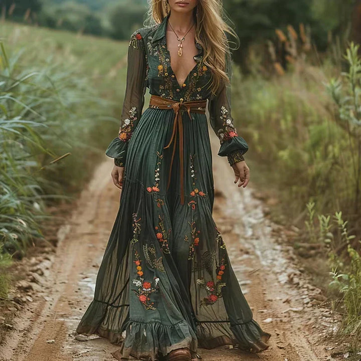 "Robe maxi boho chic à volants pour femme en vert, coupe fluide et élégante, parfaite pour un style décontracté."