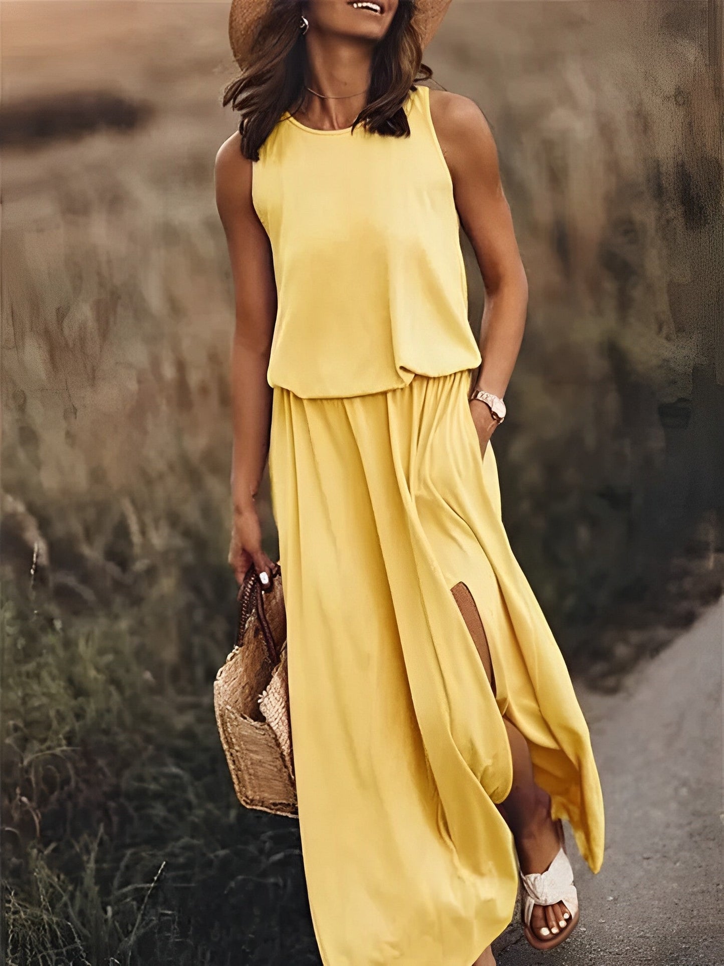 "Robe maxi JONNA sans manches, élégante et colorée, style rétro, tissu léger et fluide pour un look sophistiqué."