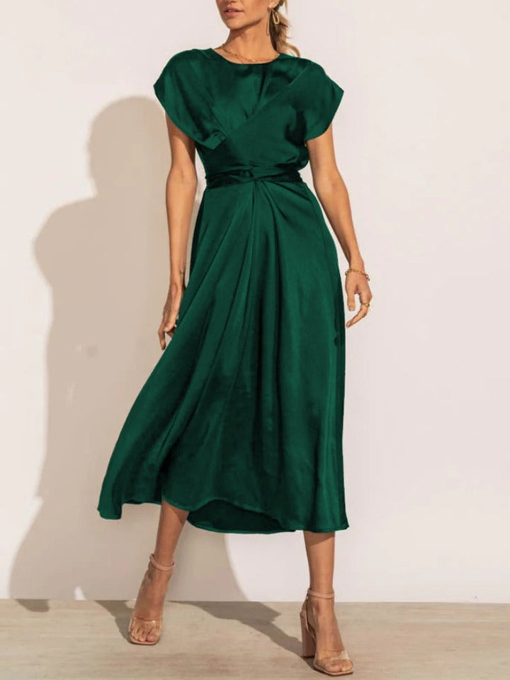 Robe midi élégante en soie pour femme, coupe flatteuse et luxueuse, idéale pour occasions spéciales, couleur raffinée.