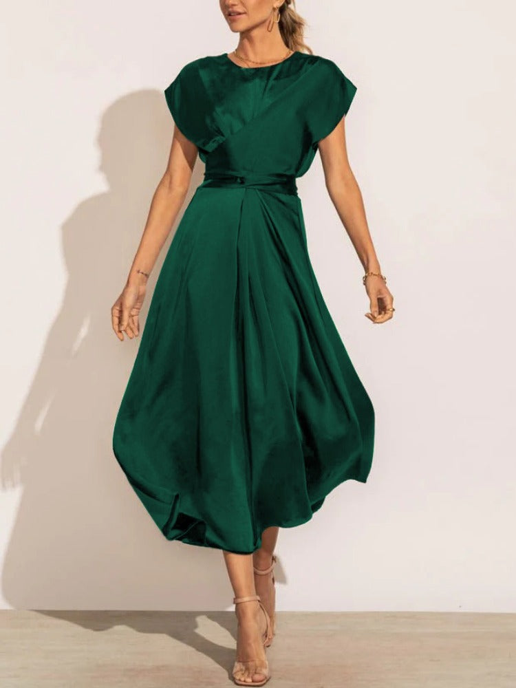 Robe midi élégante en soie pour femme, coupe flatteuse et luxueuse, idéale pour occasions spéciales, couleur raffinée.