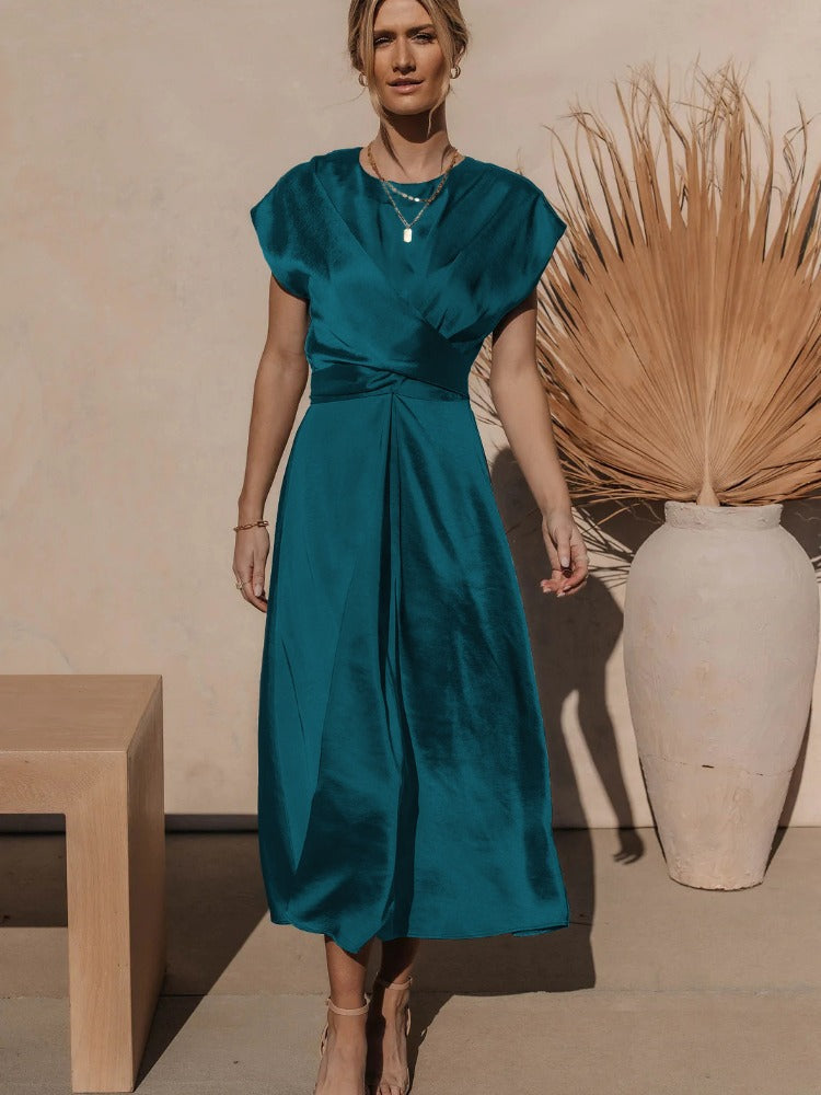 Robe midi élégante en soie pour femme, coupe flatteuse et luxueuse, idéale pour occasions spéciales, couleur raffinée.