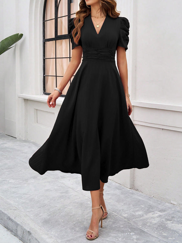 Robe midi évasée élégante avec taille cintrée, manches bouffantes, col V, idéale pour occasions spéciales.