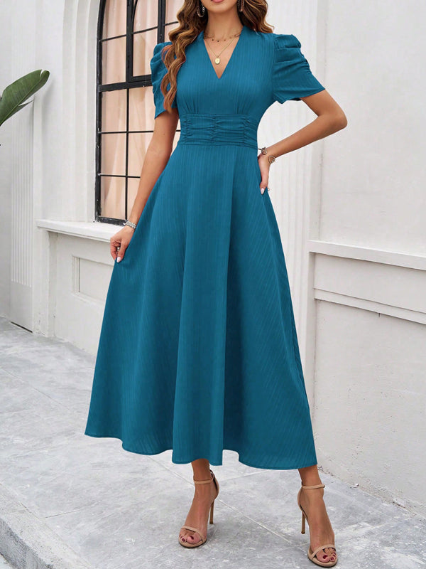 Robe midi évasée élégante avec taille cintrée, manches bouffantes, col V, idéale pour occasions spéciales.