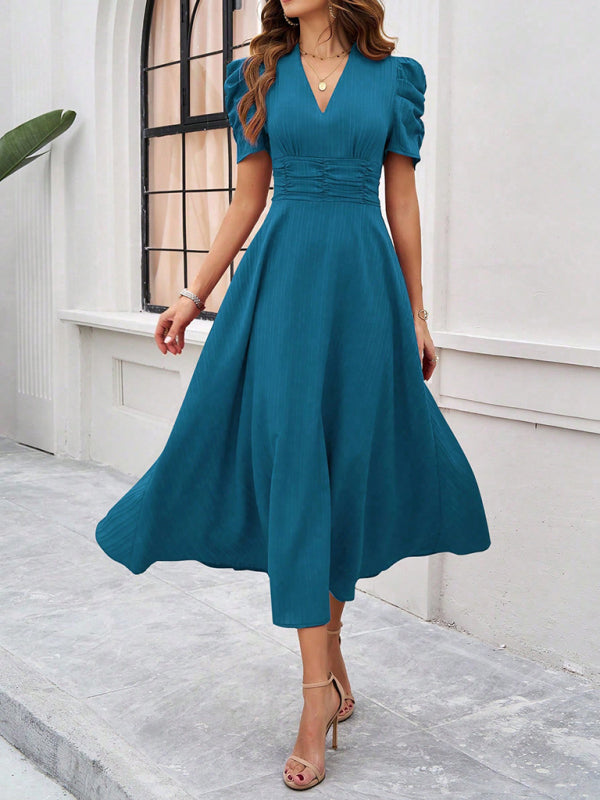 Robe midi évasée élégante avec taille cintrée, manches bouffantes, col V, idéale pour occasions spéciales.