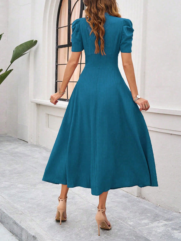 Robe midi évasée élégante avec taille cintrée, manches bouffantes, col V, idéale pour occasions spéciales.