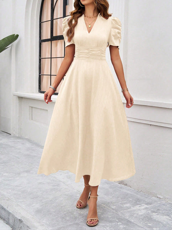 Robe midi évasée élégante avec taille cintrée, manches bouffantes, col V, idéale pour occasions spéciales.
