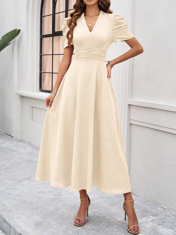 Robe midi évasée élégante avec taille cintrée, manches bouffantes, col V, idéale pour occasions spéciales.