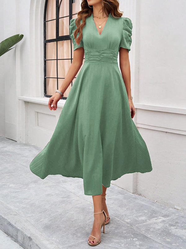 Robe midi évasée élégante avec taille cintrée, manches bouffantes, col V, idéale pour occasions spéciales.
