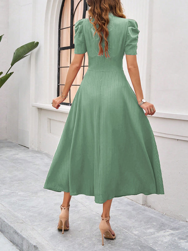 Robe midi évasée élégante avec taille cintrée, manches bouffantes, col V, idéale pour occasions spéciales.