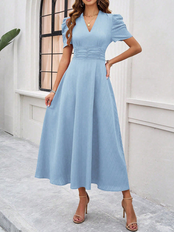 Robe midi évasée élégante avec taille cintrée, manches bouffantes, col V, idéale pour occasions spéciales.