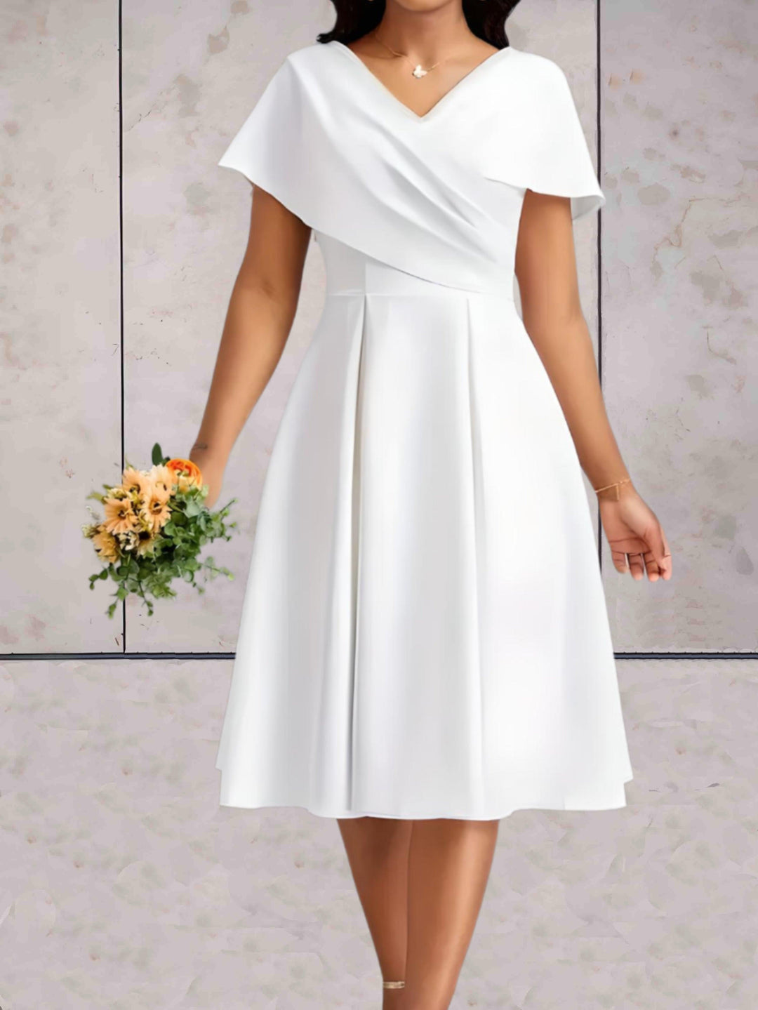 "Robe mini blanche Lysa élégante, tissu superposé, vue avant, idéale occasions spéciales, style minimaliste féminin."