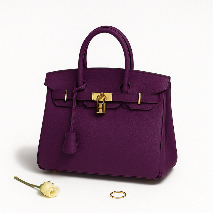 "Sac à main Élodie élégant en cuir véritable, lignes épurées, détails métalliques, intérieur spacieux, accessoire femme chic.