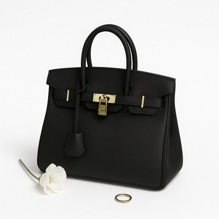 "Sac à main Élodie élégant en cuir véritable, lignes épurées, détails métalliques, intérieur spacieux, accessoire femme chic.