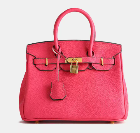 "Sac à main en cuir beige avec cadenas, style élégant, accessoire femme pour toutes occasions, luxe et fonctionnalité."