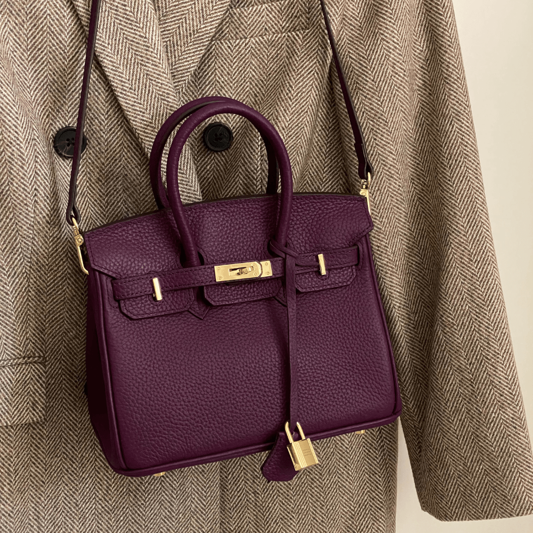 Sac à main en cuir pour femmes, chic, plusieurs couleurs, bandoulière, intérieur spacieux, style élégant et pratique.