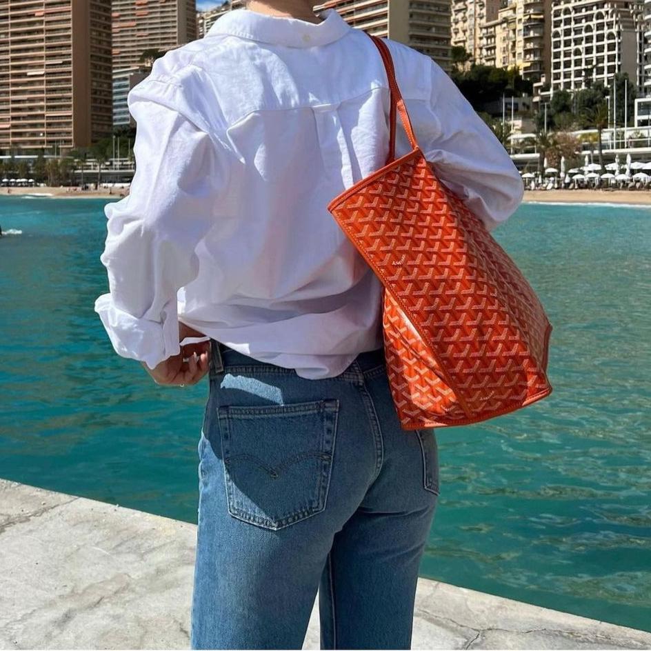 "Sac à main pour femmes, élégant et grand, couleurs variées, design minimaliste, haute qualité, parfait pour toutes occasions