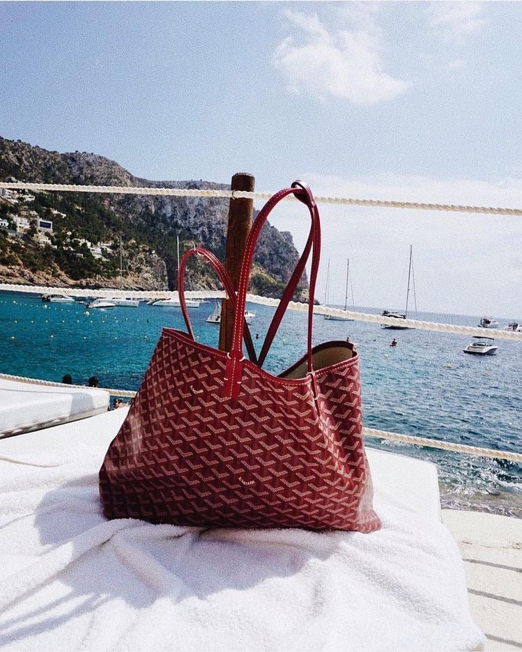 "Sac à main pour femmes, élégant et grand, couleurs variées, design minimaliste, haute qualité, parfait pour toutes occasions