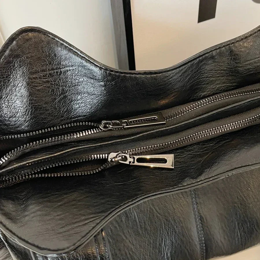 "Sac bandoulière femme Dakota en cuir synthétique, élégant, spacieux, bandoulière ajustable, vue de face, chic minimaliste"