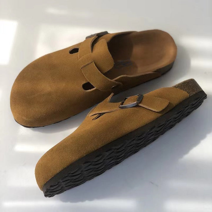 "Sandales Boston en cuir unisexe, élégantes et confortables, design moderne en cuir beige pour un style contemporain."