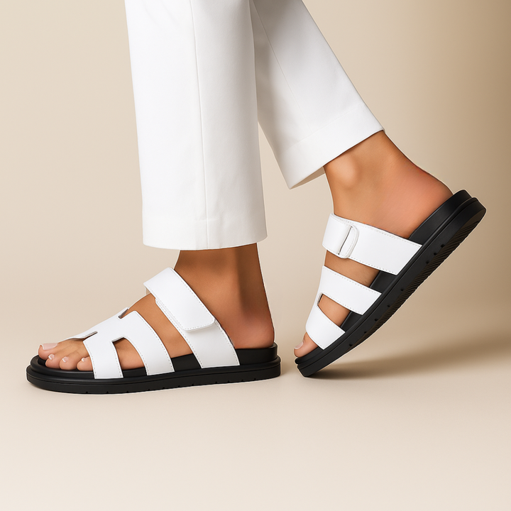 "Sandales décontractées en cuir véritable, silhouette épurée, brides ajustables, couleur marron foncé pour confort estival."