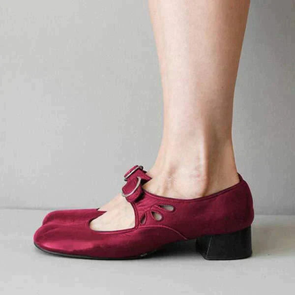 "Sandales en cuir Jolien rouges pour femmes, confort optimal avec semelle antidérapante et mousse à mémoire de forme."