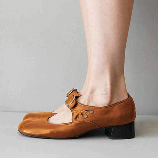 "Sandales en cuir Jolien rouges pour femmes, confort optimal avec semelle antidérapante et mousse à mémoire de forme."